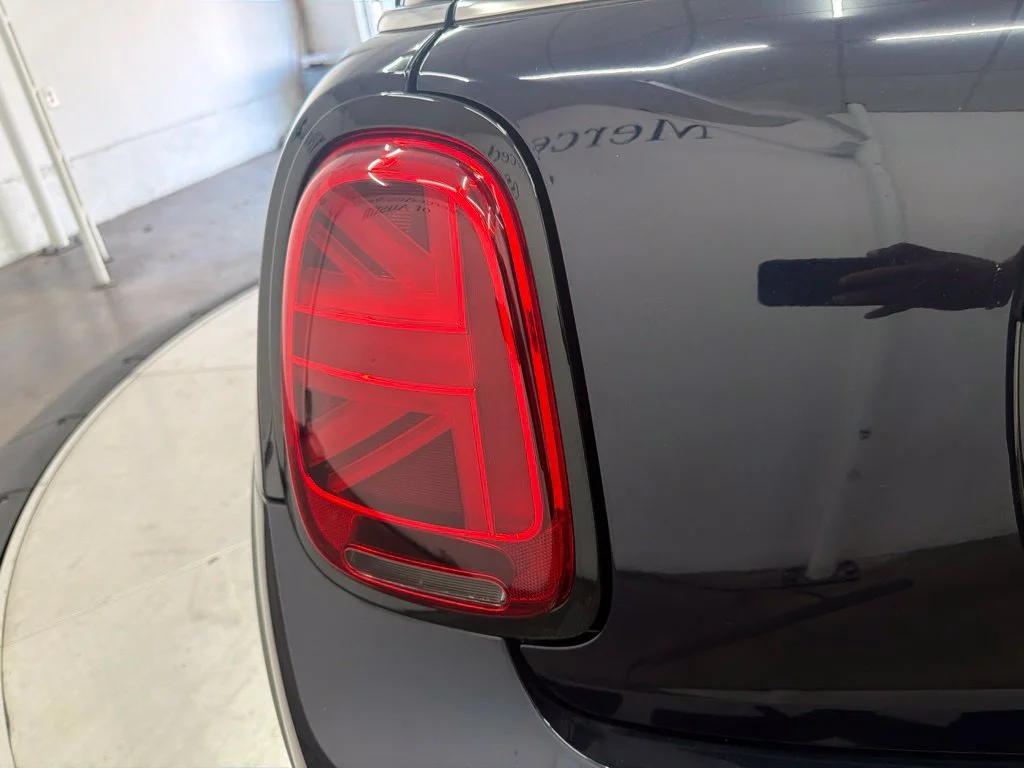 Used 2023 Black MINI Iconic image 11