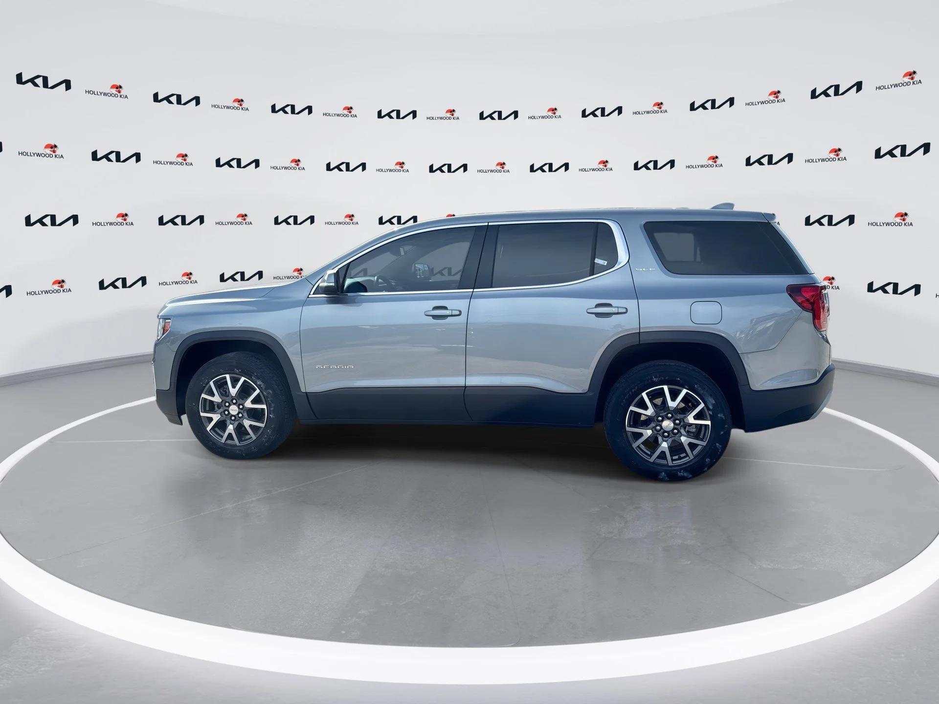 Used 2023 Sterling Metallic GMC SLE image 5