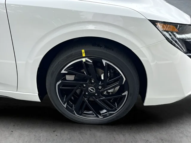 New 2026 Aspen White TriCoat / Super Black Two-tone Nissan SR image 25
