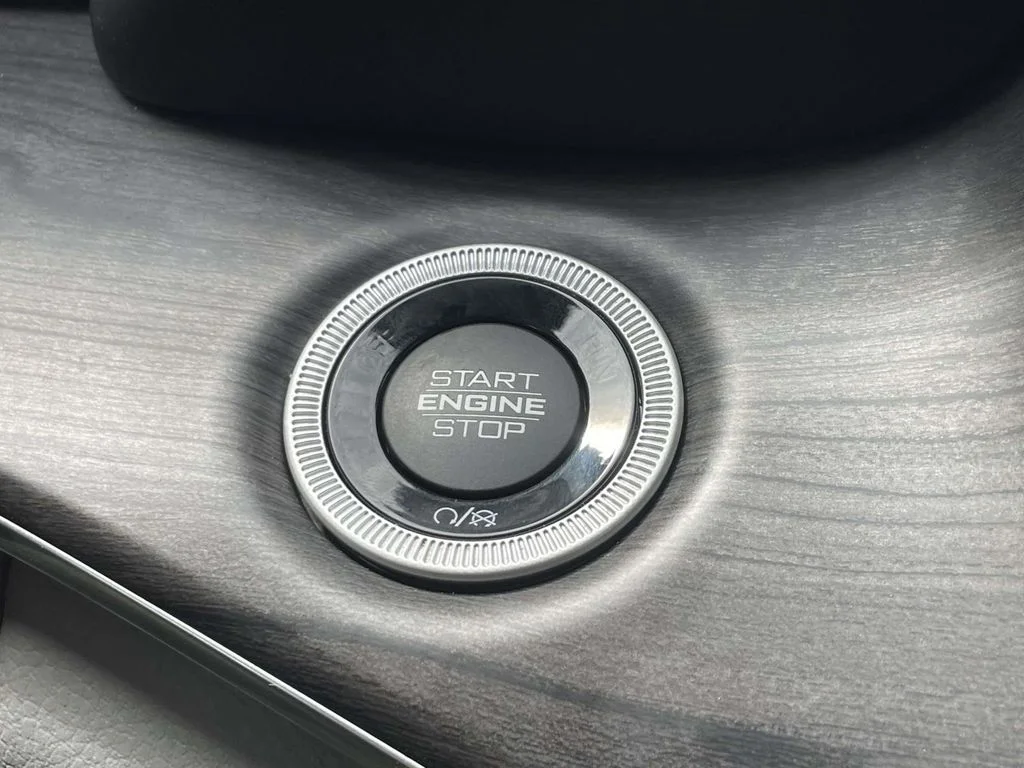Certified Used 2022 Gray Jeep Overland image 31
