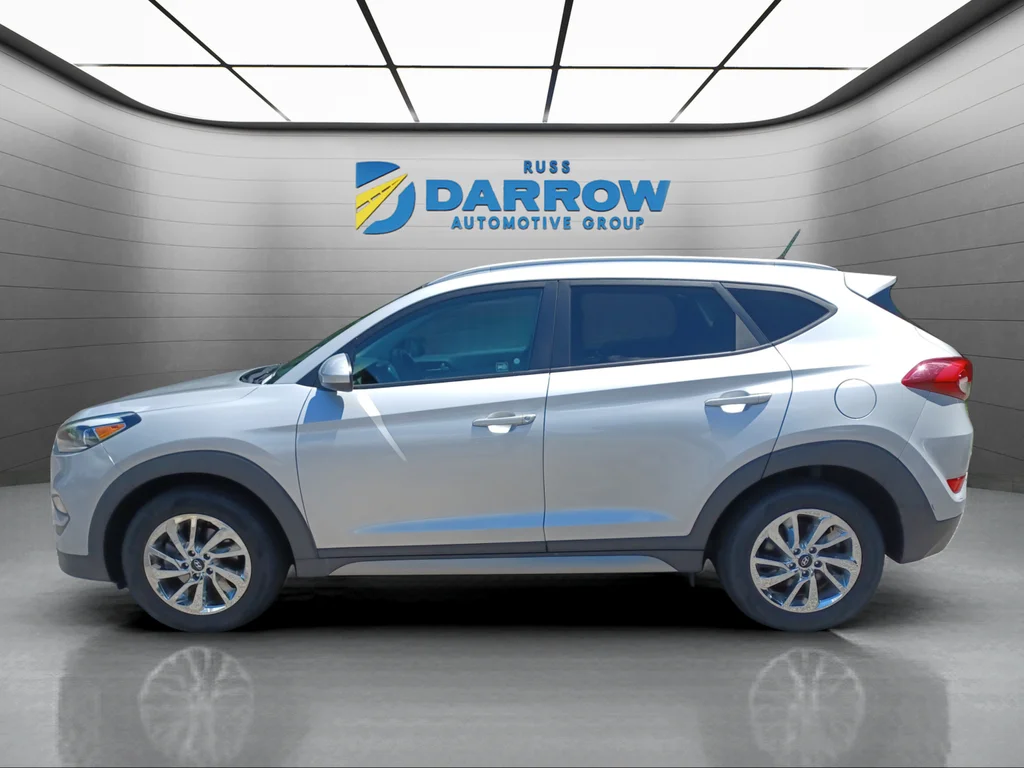 Used 2017 Silver Hyundai SE image 2