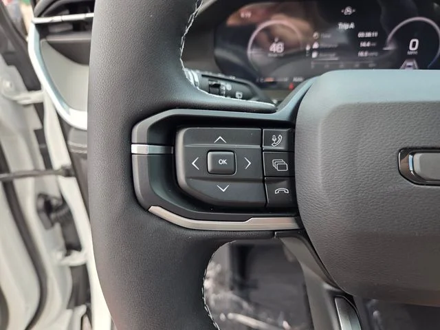 New 2026 Bright White Clear-Coat Exterior Paint Jeep Laredo image 29