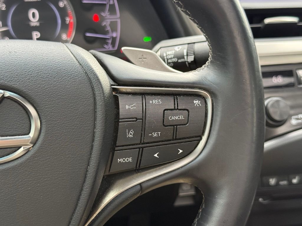 Used 2019 White Lexus 350 image 29