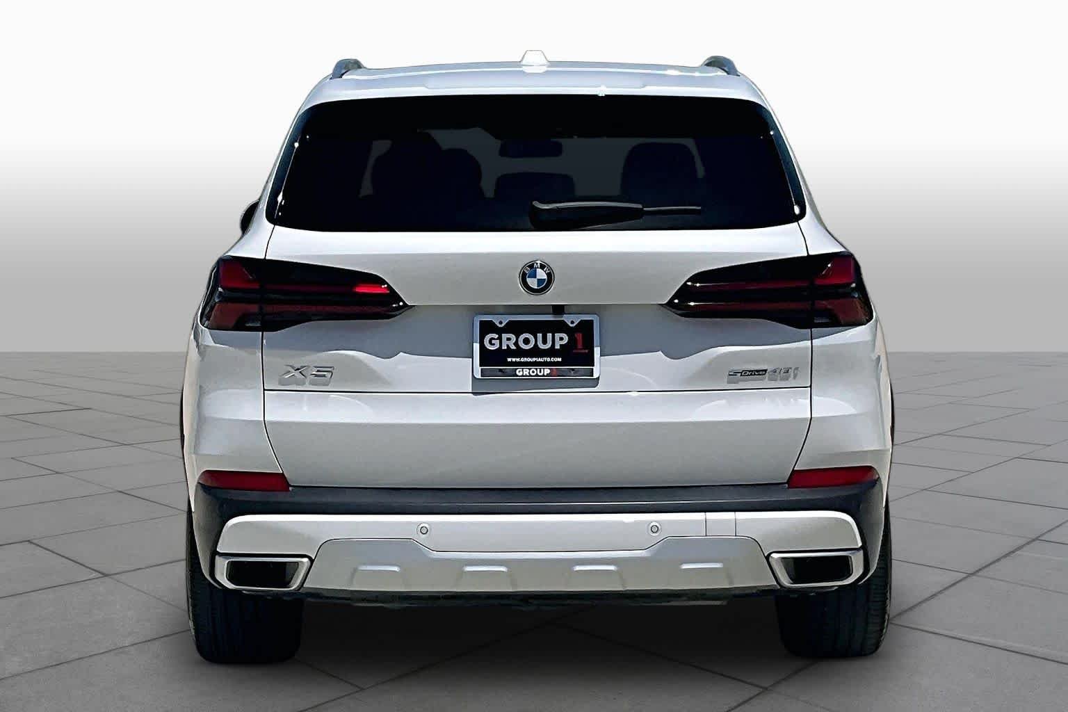 Used 2024 Mineral White Metallic BMW sDrive40i image 4