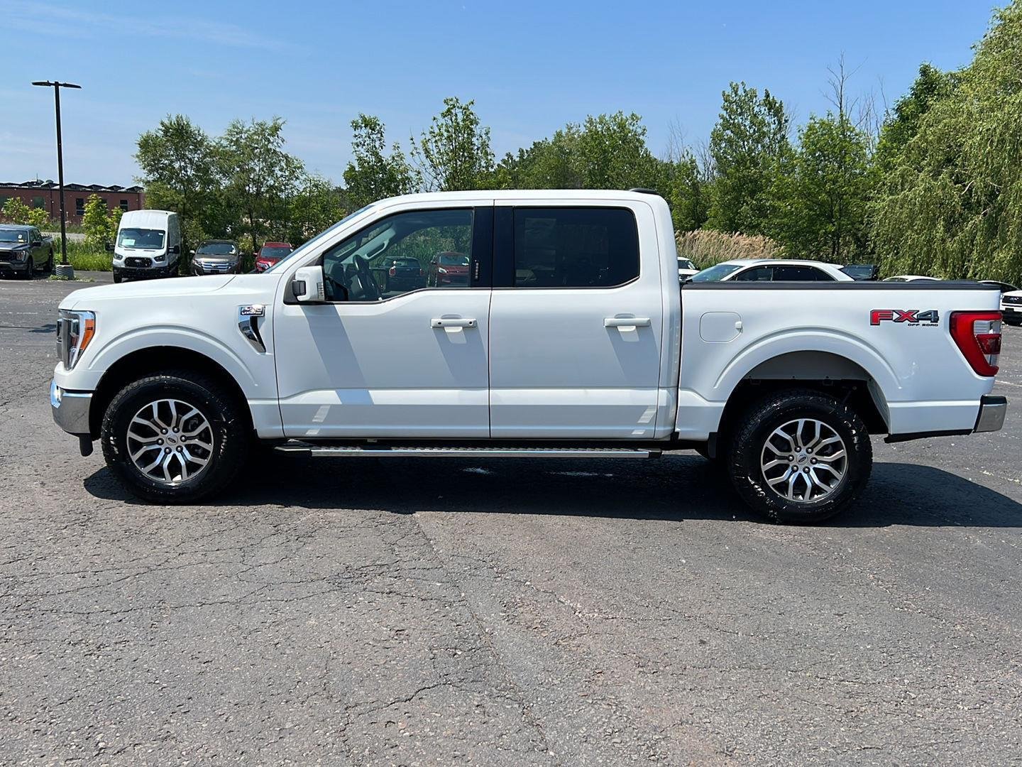 Used 2022 Star White Metallic Tri-Coat Ford LARIAT image 19