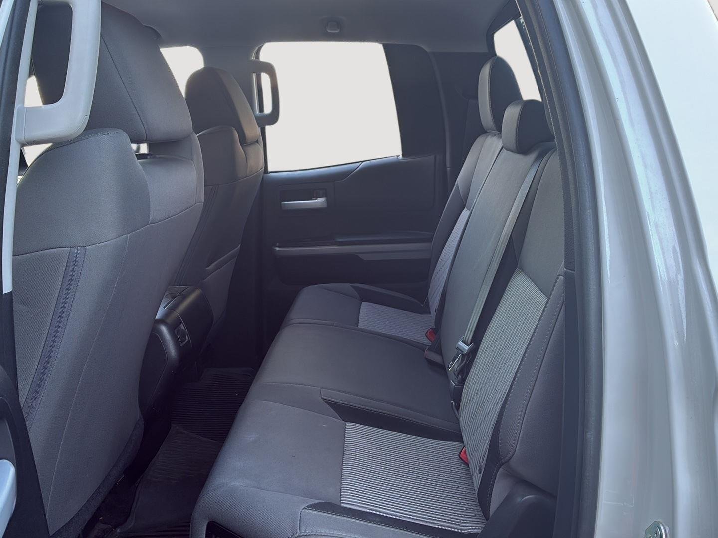 Used 2015 Super White Toyota SR5 image 5