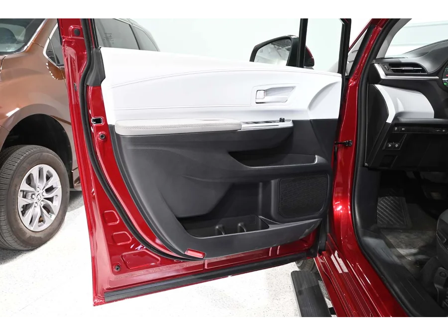 2026 Toyota Sienna LE - Photo 29