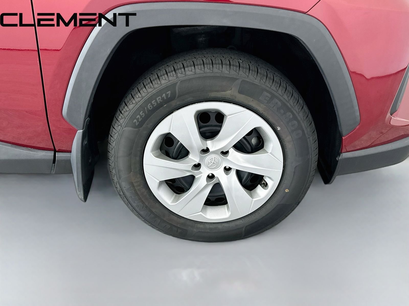2020 Toyota RAV4 LE - Photo 34