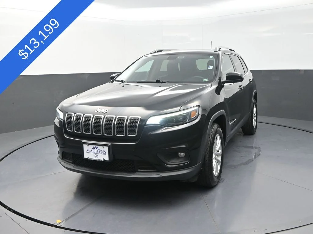 Used 2019 Black Jeep Latitude image 4