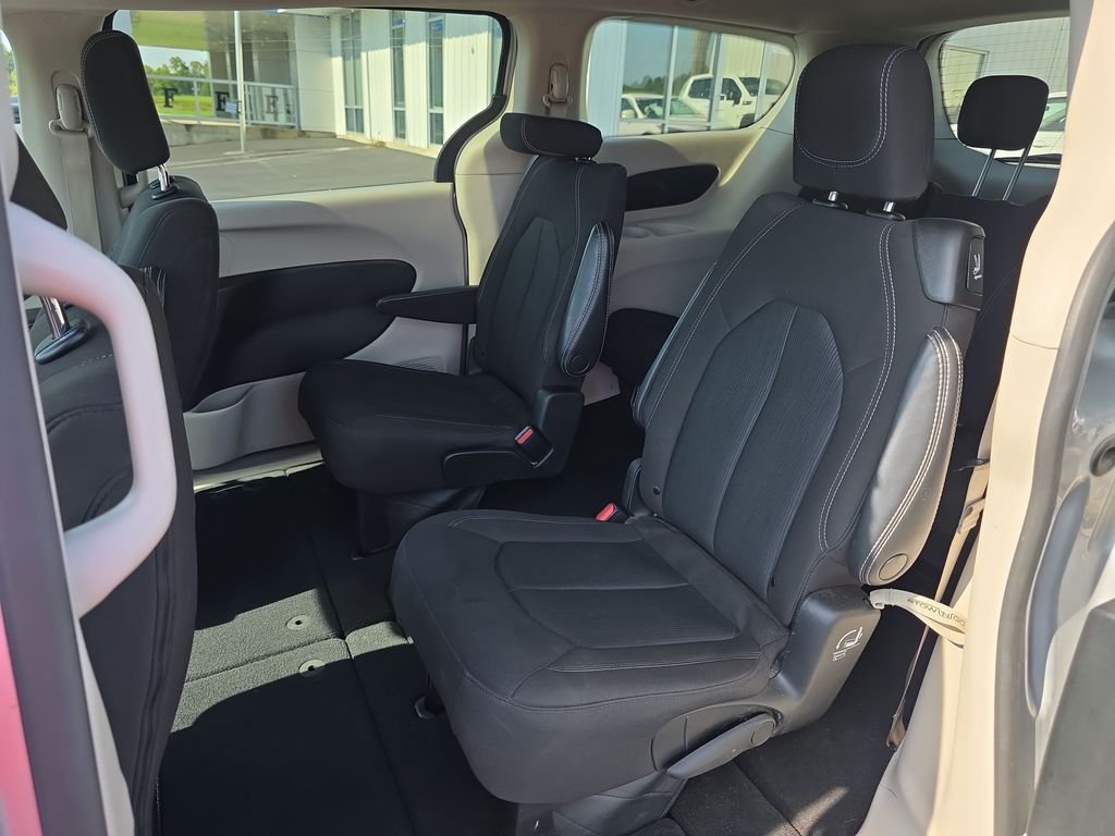 Used 2023 Silver Chrysler LX image 13