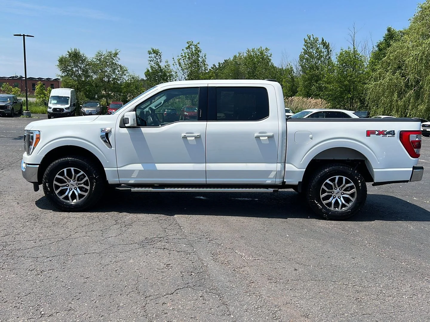 Used 2022 Star White Metallic Tri-Coat Ford LARIAT image 19