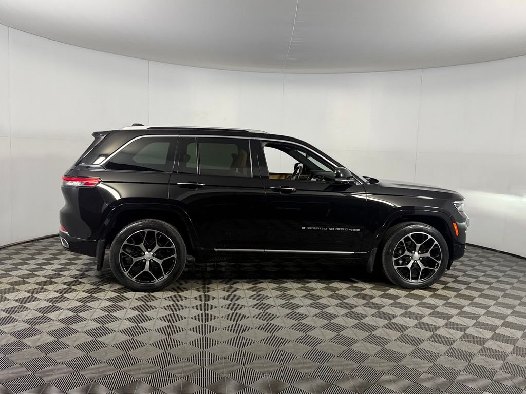 Used 2022 Black Jeep Summit Reserve image 6