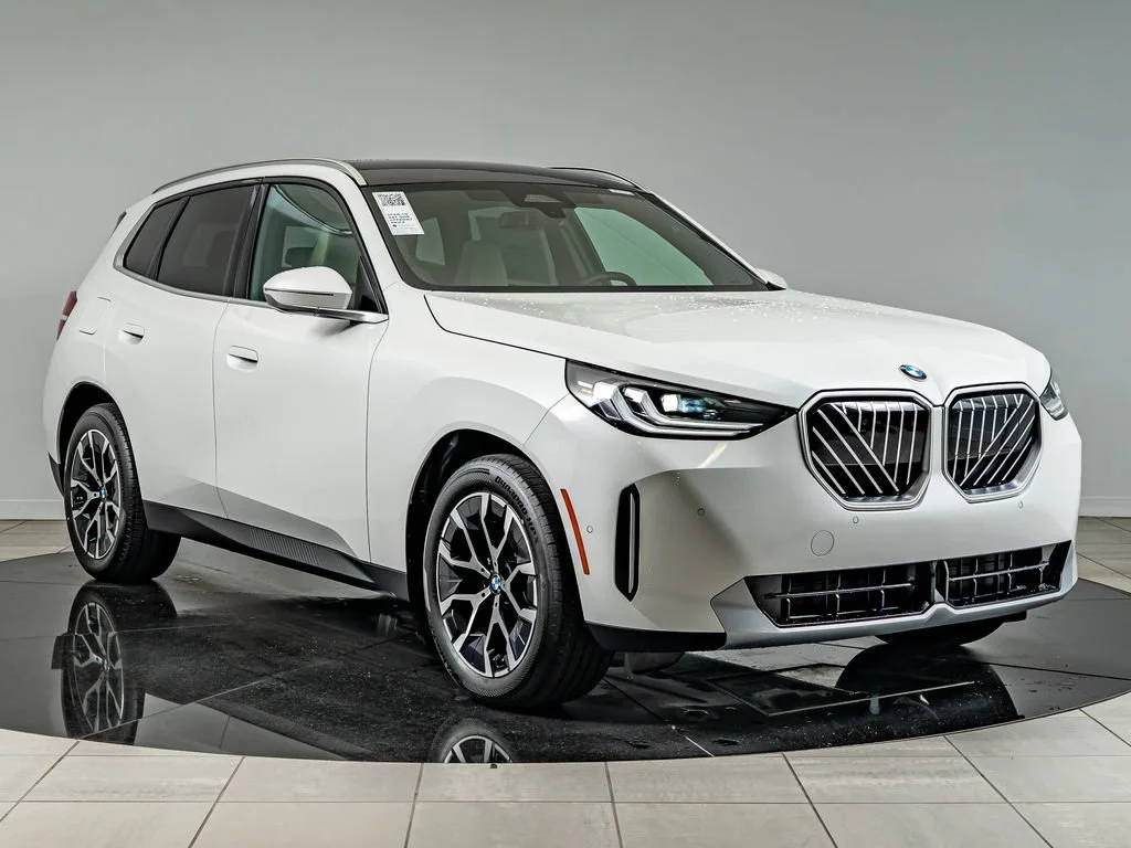 New 2026 Mineral White Metallic BMW 30 xDrive image 3