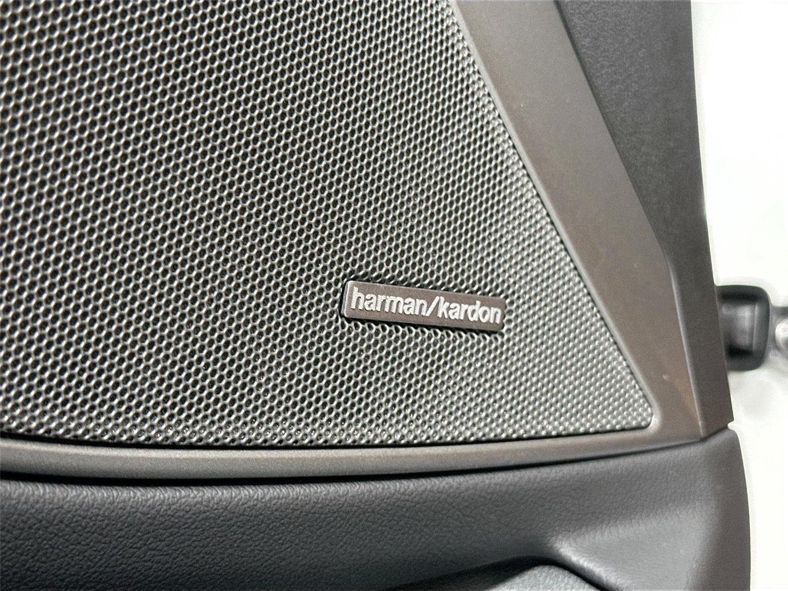 2025 BMW 3 Series 330i - Photo 33