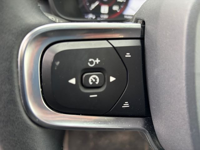 Used 2020 Black Volvo Momentum image 29