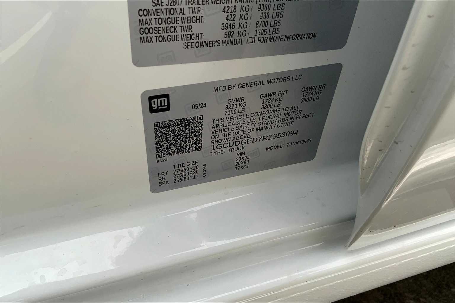 Used 2024 Summit White Chevrolet LTZ image 35