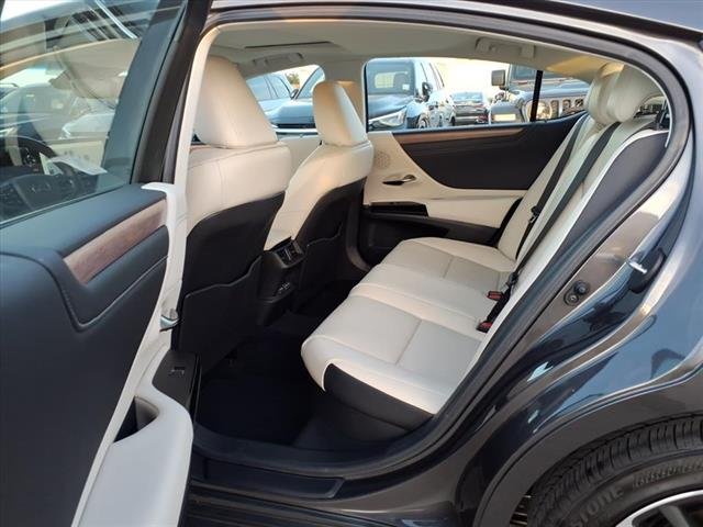 2025 Lexus ES Hybrid 300h - Photo 18