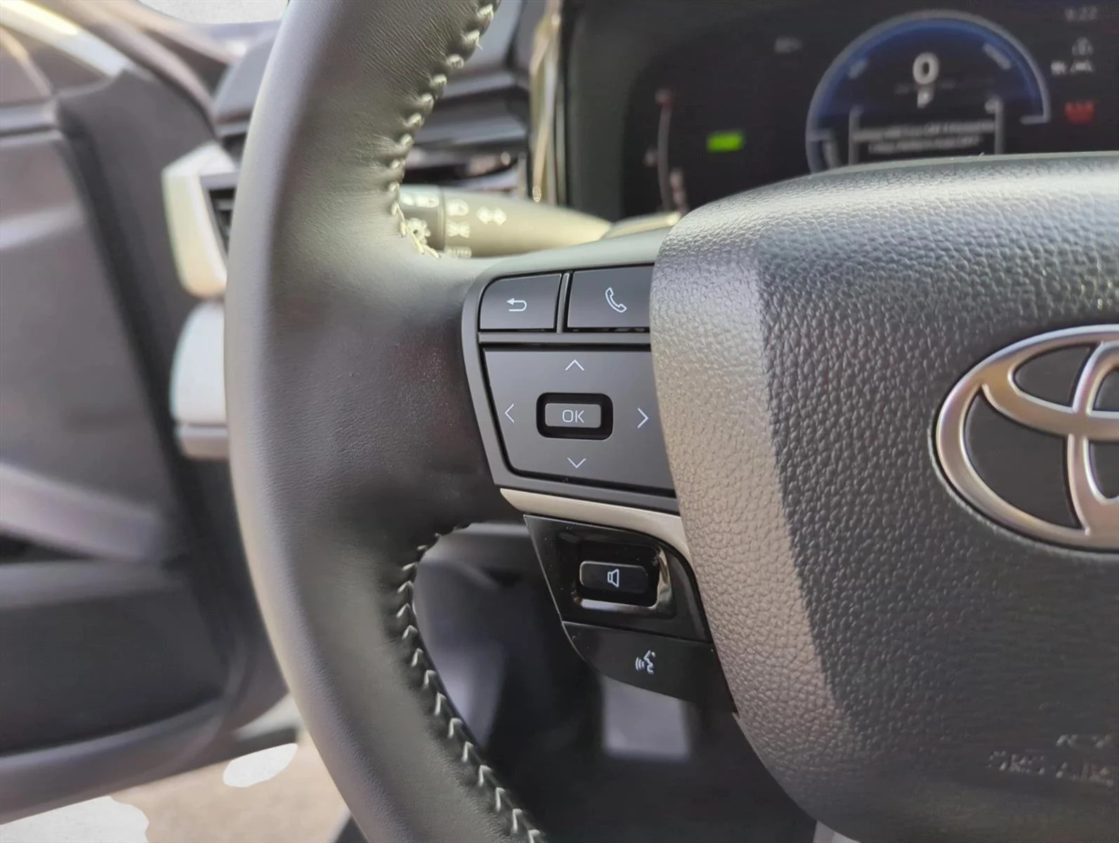 Used 2026 Ice Cap Toyota SE image 17