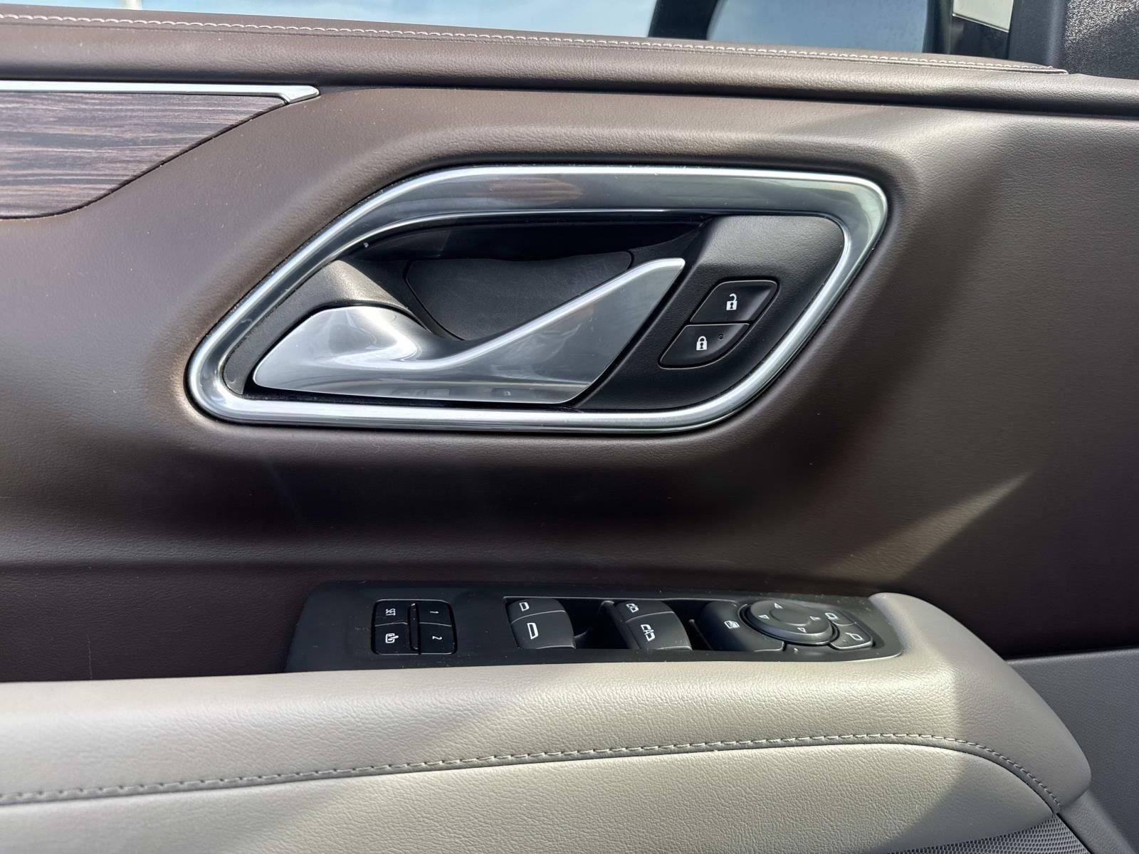Used 2024 Summit White Chevrolet LT image 19