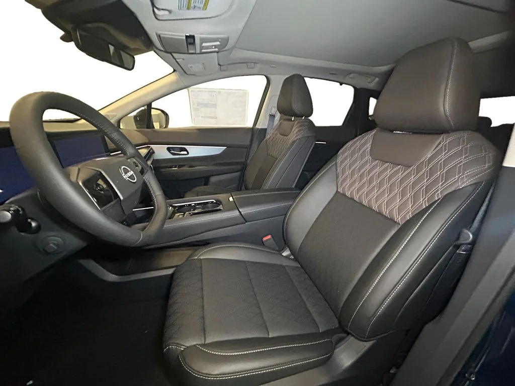 New 2026 Pearl Metallic Nissan Platinum image 9