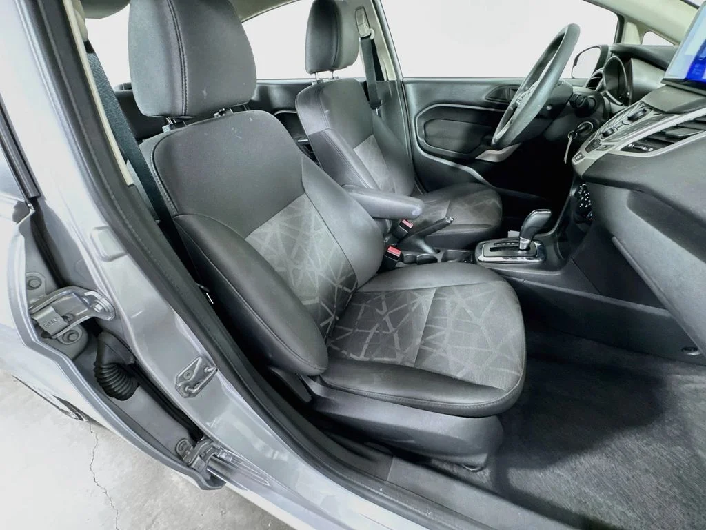 Used 2013 Silver Ford SE image 31