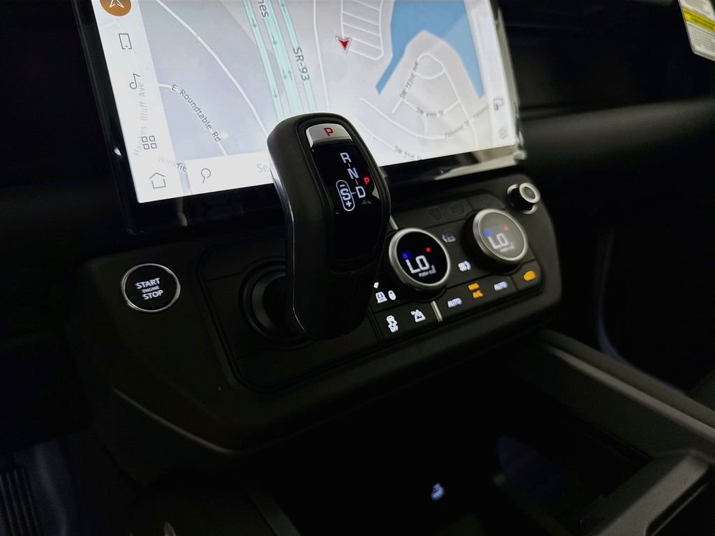 New 2026 Fuji White Land Rover X-Dynamic SE image 17