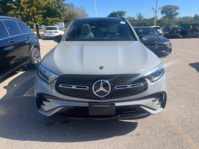 Used 2025  Mercedes-Benz GLC 350e image 1