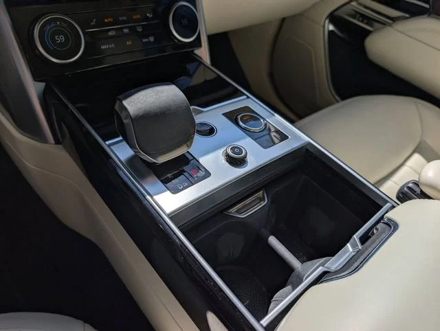 2023 Land Rover Range Rover SE - Photo 19