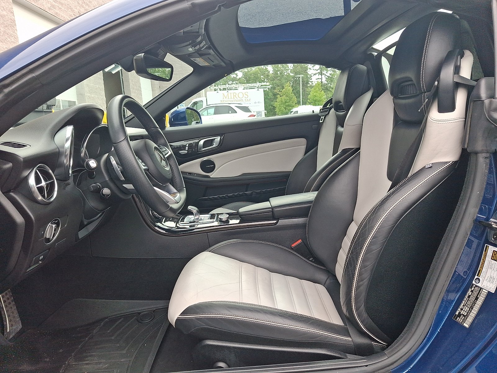 Used 2017 Brilliant Blue Metallic Mercedes-Benz  image 12