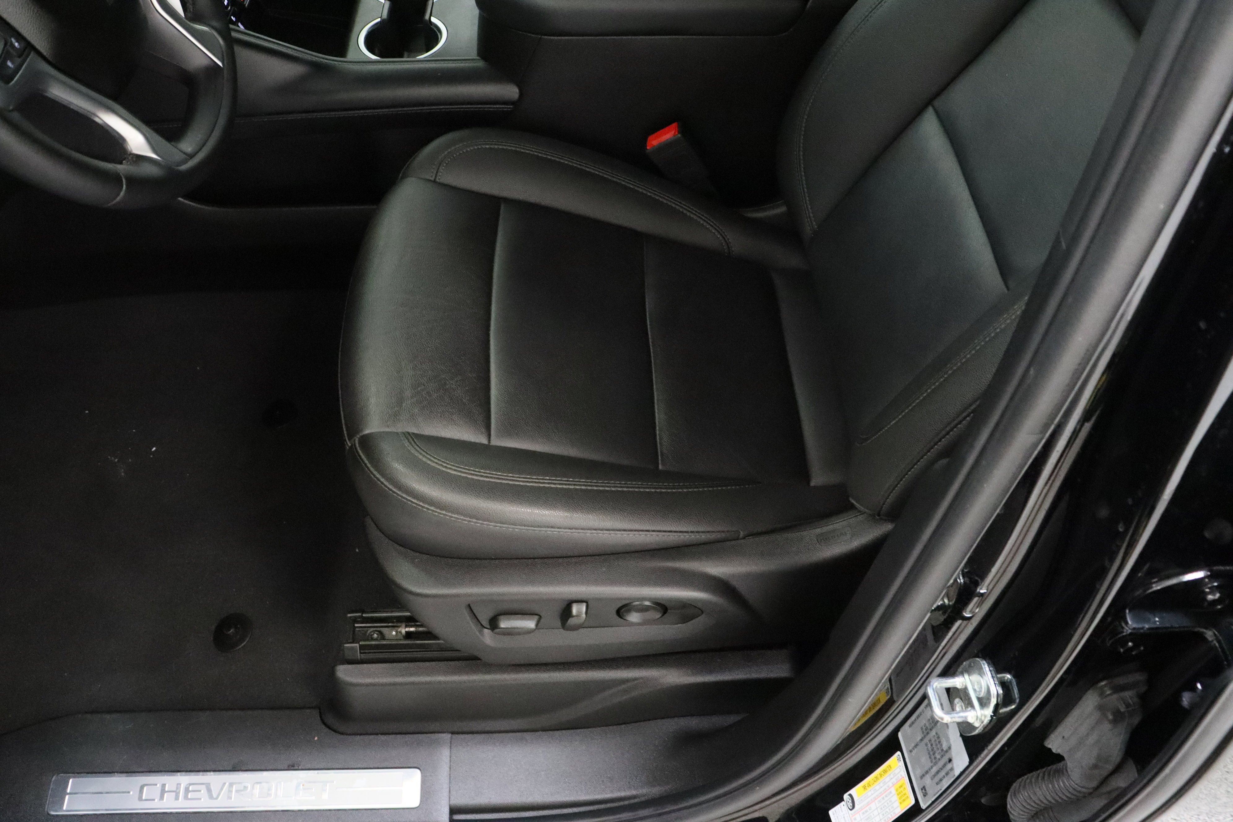 Used 2024 Black Chevrolet Z71 5.3L image 16