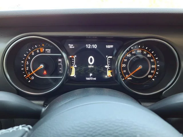Used 2023 White Jeep  image 23