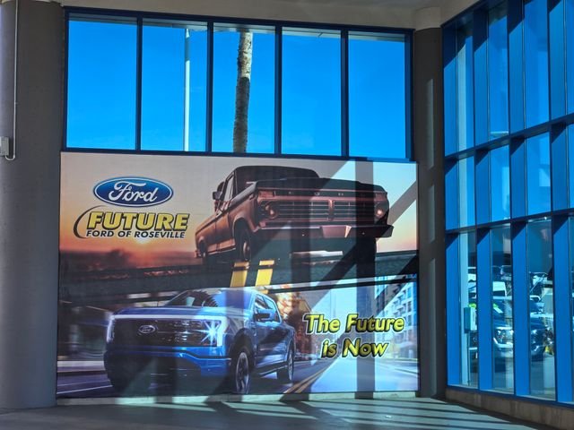 Used 2020  Tesla  image 16