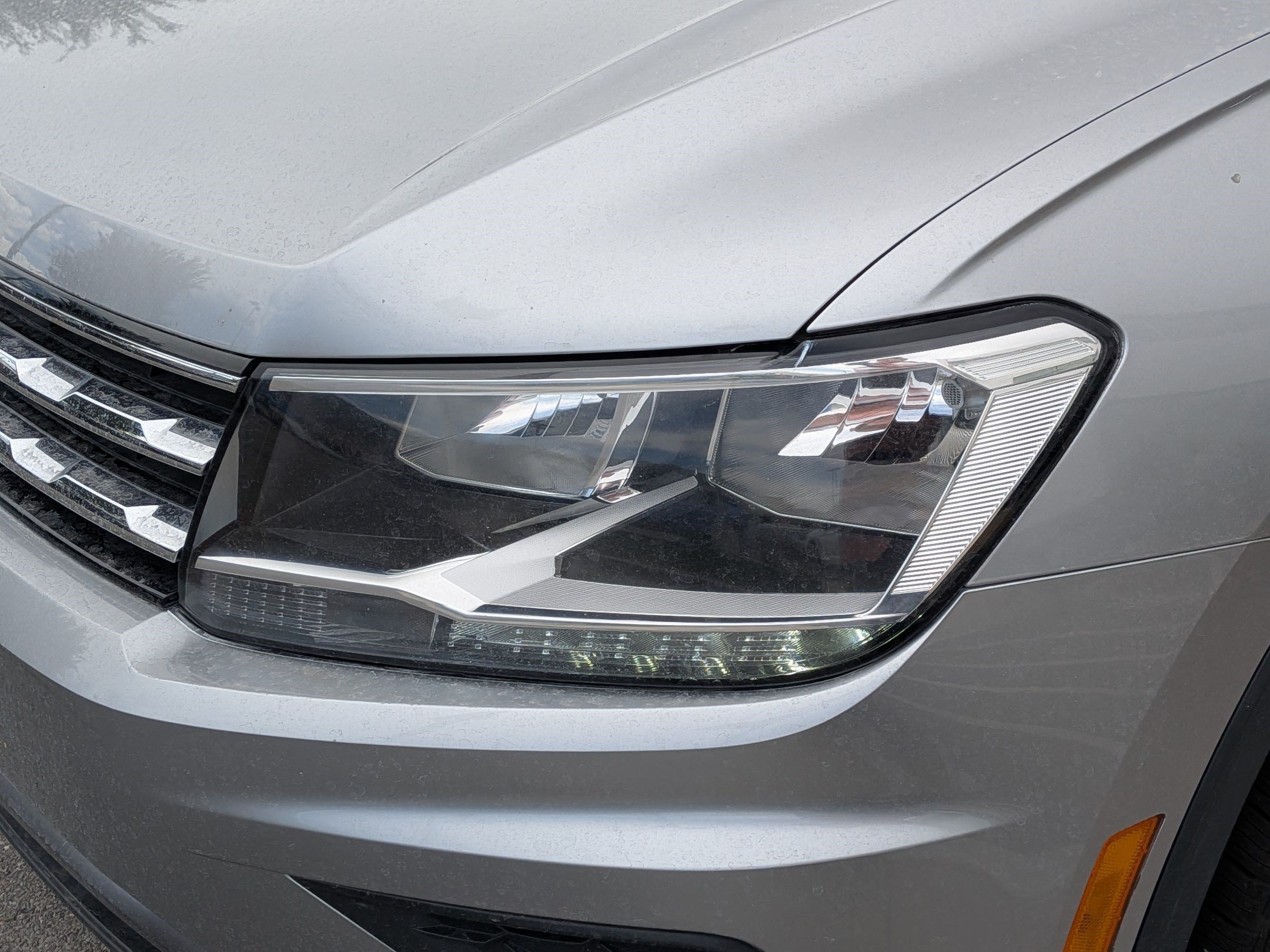 Used 2021 Pyrite Silver Metallic Volkswagen SE image 11