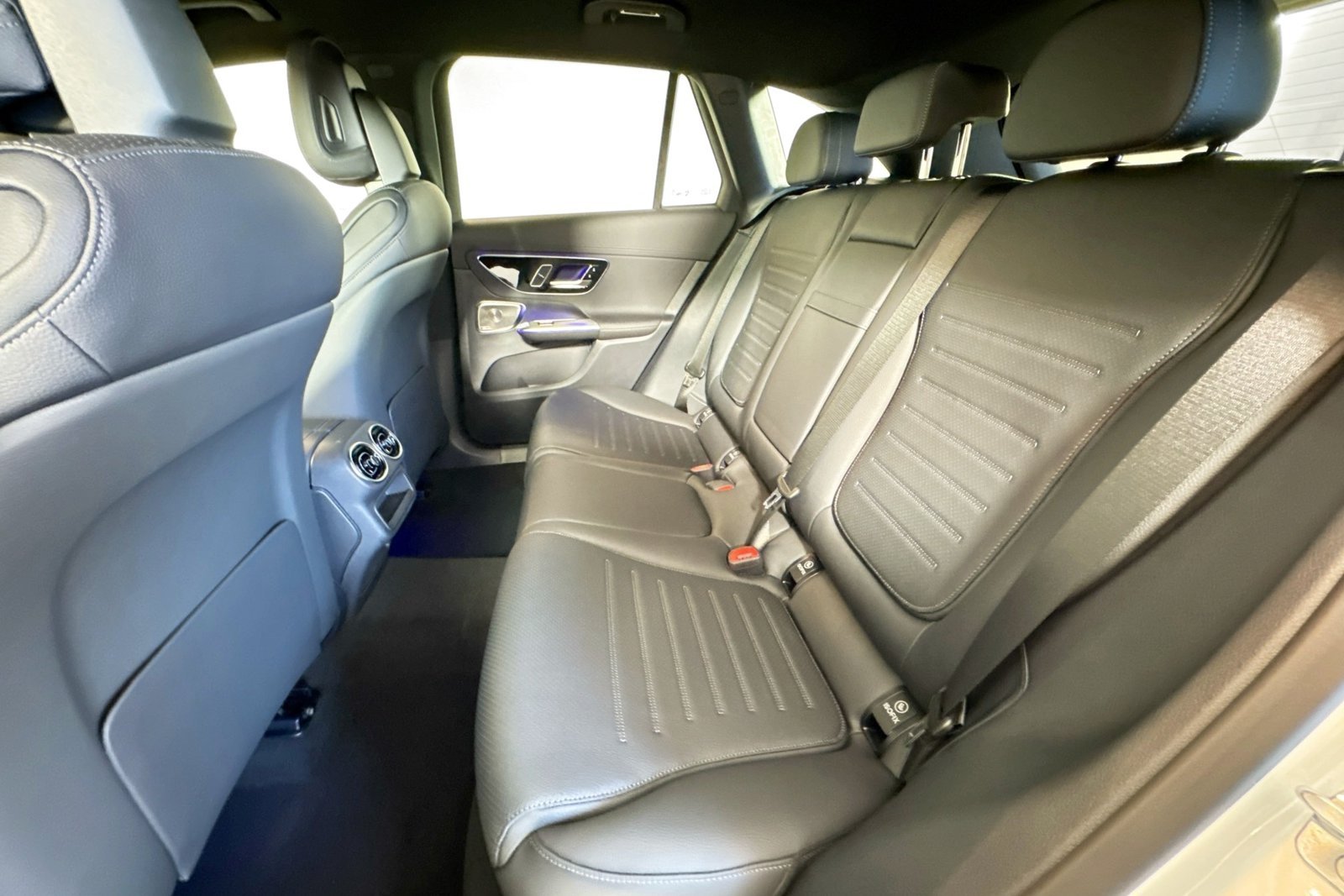 New 2026 Polar White Mercedes-Benz GLC 300 image 21