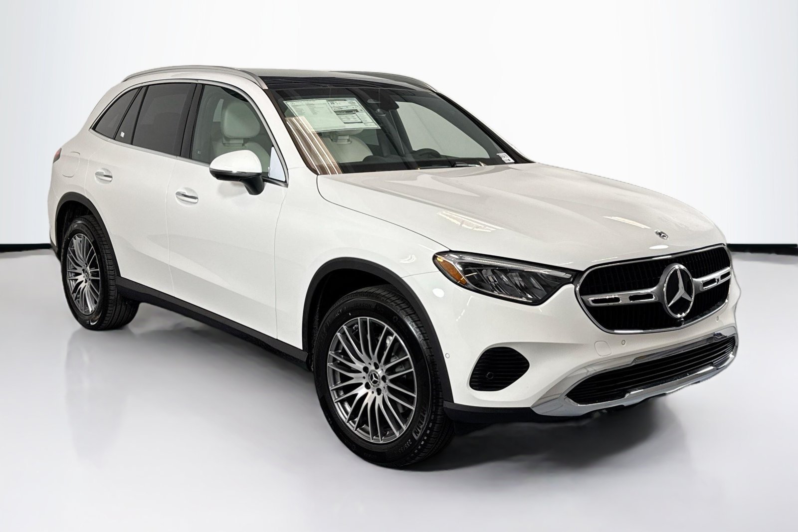 New 2026 Polar White Mercedes-Benz GLC 300 image 3