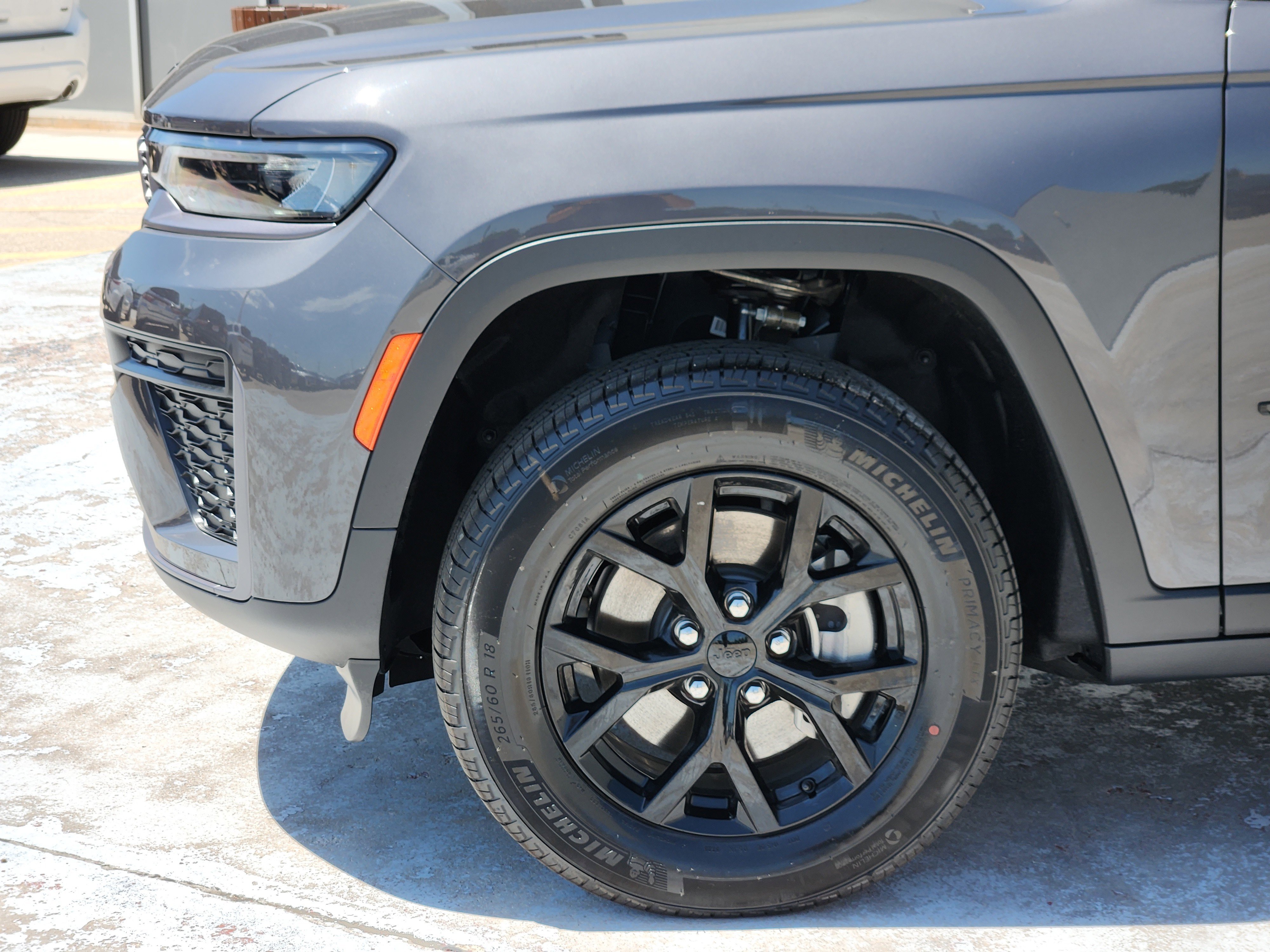 New 2026 Baltic Gray Metallic Clear-Coat Exterior Paint Jeep Laredo Altitude image 5