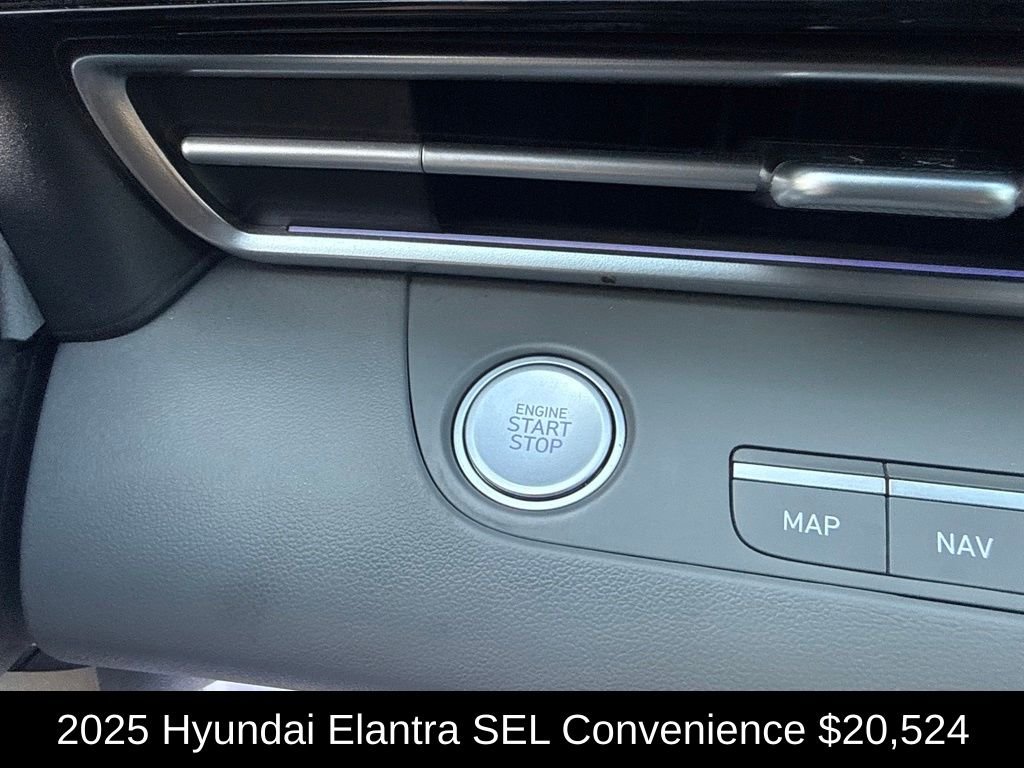 Used 2025 White Hyundai SEL Convenience image 24