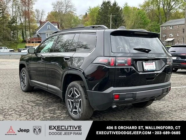 New 2026 Diamond Black Crystal Pearl-Coat Exterior Paint Jeep Limited image 2