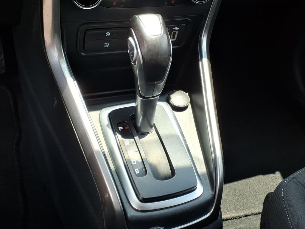 Used 2020 Shadow Black Ford SE image 17