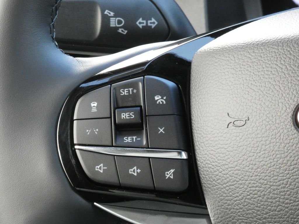 New 2027 Star White Metallic Tri-Coat Ford Platinum™ image 15
