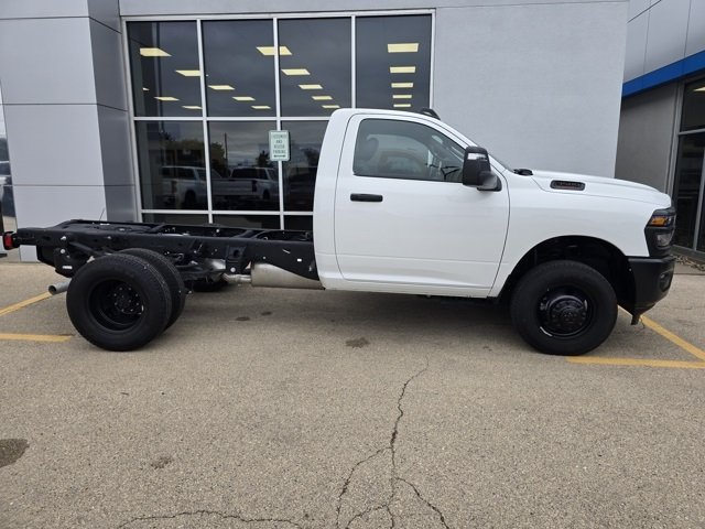 2025 Ram 3500 Tradesman photo 3