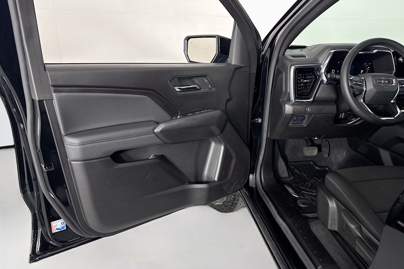 Used 2024 Onyx Black GMC 2WD Elevation image 21