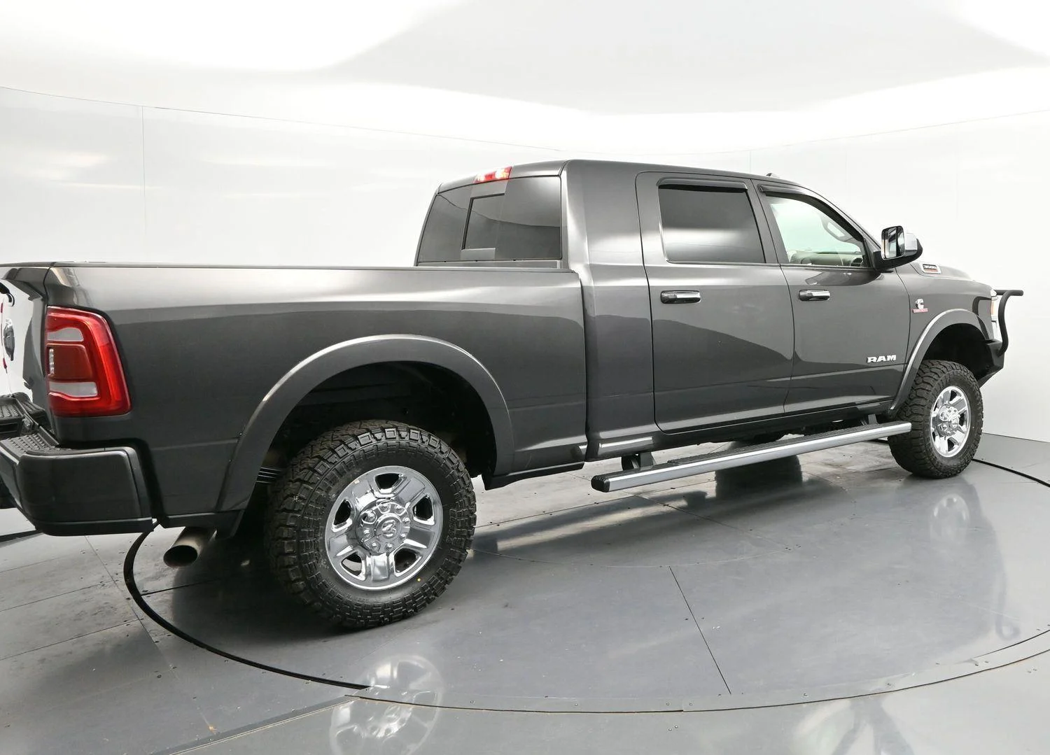 Used 2022 Granite Crystal Metallic Clearcoat Ram Laramie image 7