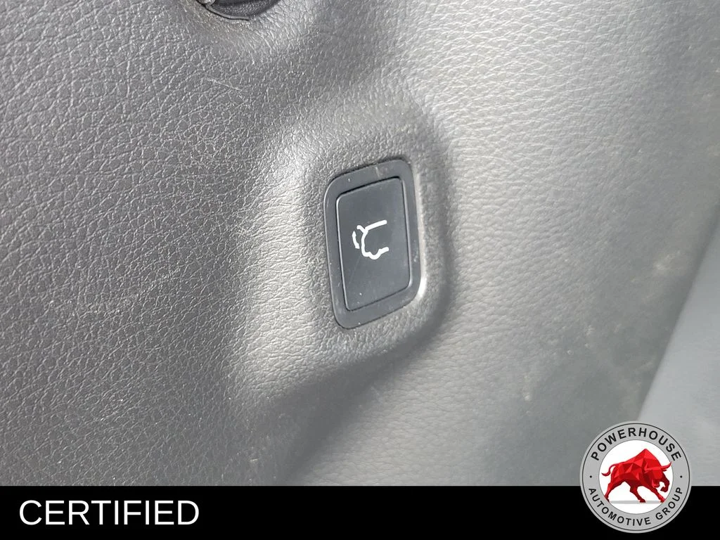 Used 2022 Red Jeep Latitude image 15