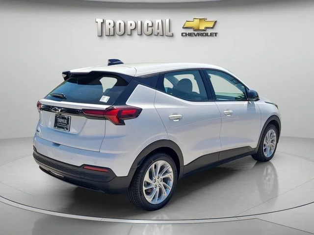 New 2027 Summit White Chevrolet LT image 3