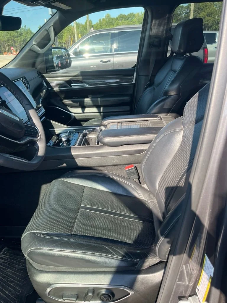 Used 2022  Jeep Series III image 6