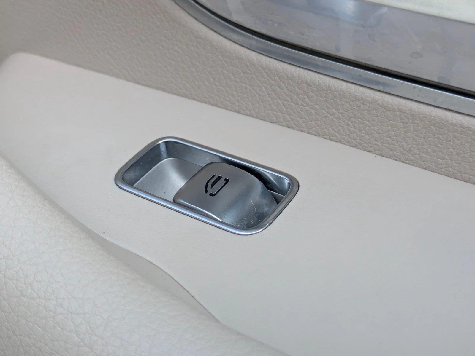 Used 2022 MANUFAKTUR Diamond White Bright Mercedes-Benz GLS 450 image 35