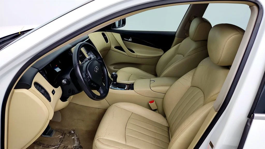 Used 2016 Majestic White INFINITI RWD 4dr w/ Premium Plus & Premium Pkgs + Illuminated Kick Plates image 21