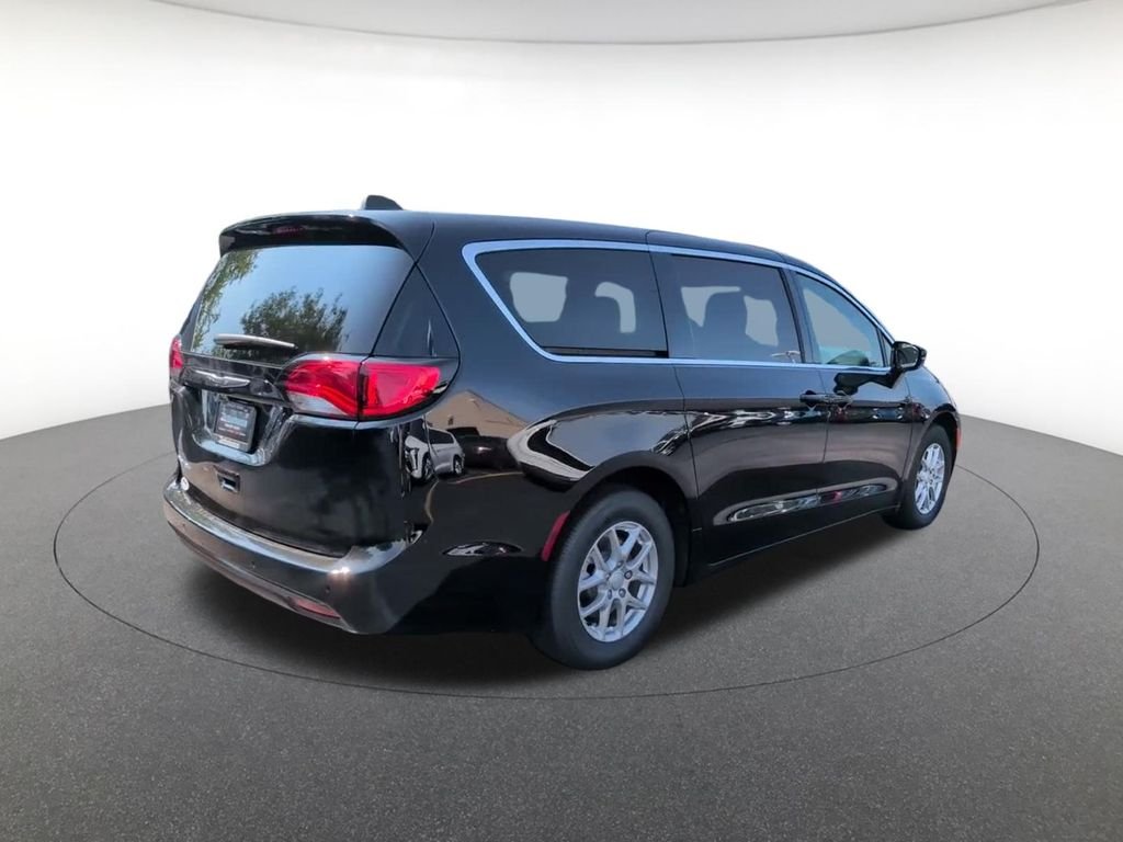 New 2027 Diamond Black Crystal Pearl-Coat Exterior Paint Chrysler LX image 4