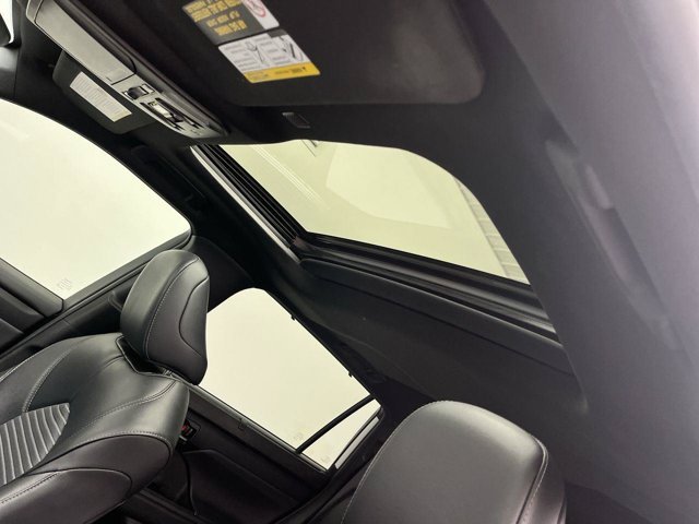 Used 2022 Wind Chill Pearl Toyota XSE image 6